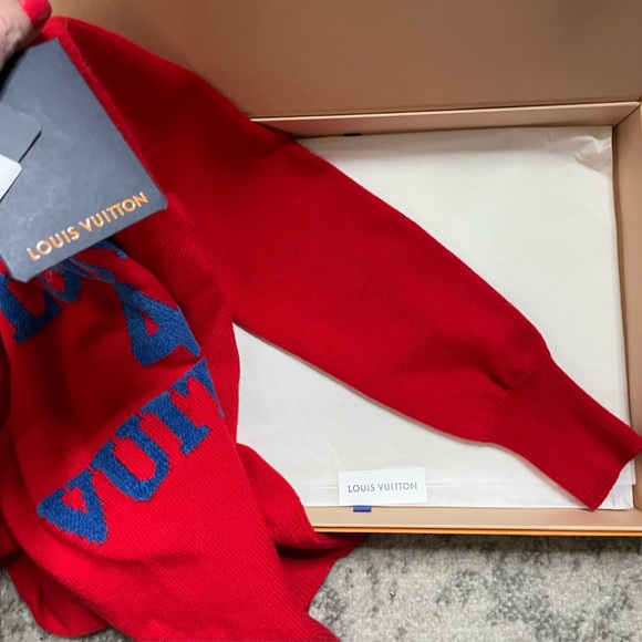 Louis Vuitton LOUIS 4 VUITTON Red and Blue Sweater
NEW - Picture 5 of 10
